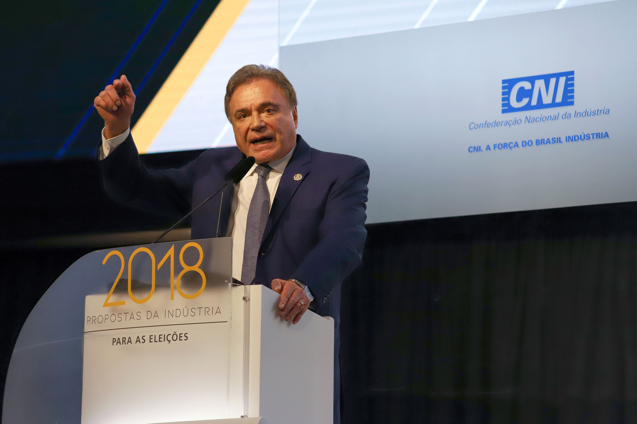Álvaro Dias: "Não se fará uma reforma da previdência, sem cortar privilégios. Temos que praticar a política de teto salarial.”